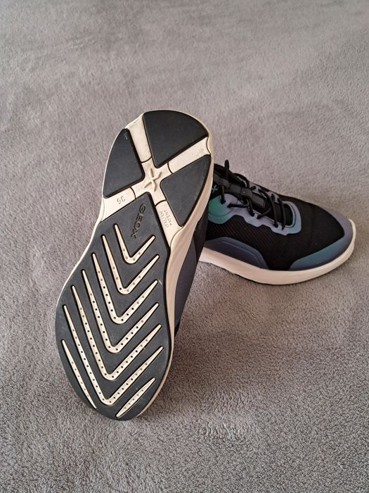 Маратонки GEOX размер 35