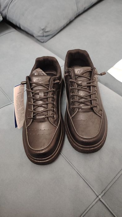 Продам абсолютно новые кроссовки