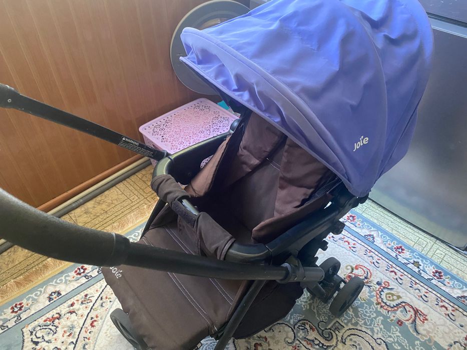 Детская коляска и велосипед