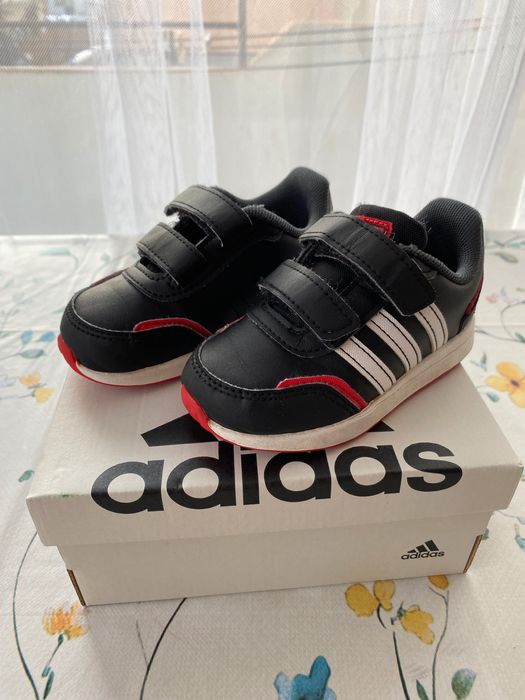 Pantofi Adidas 22