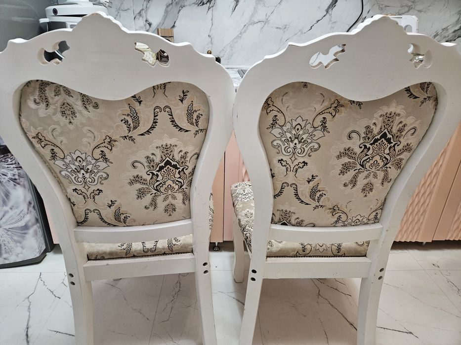 Продам 2 деревянных стула