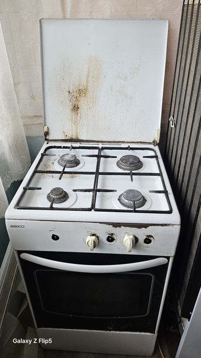 Продам газовую плиту