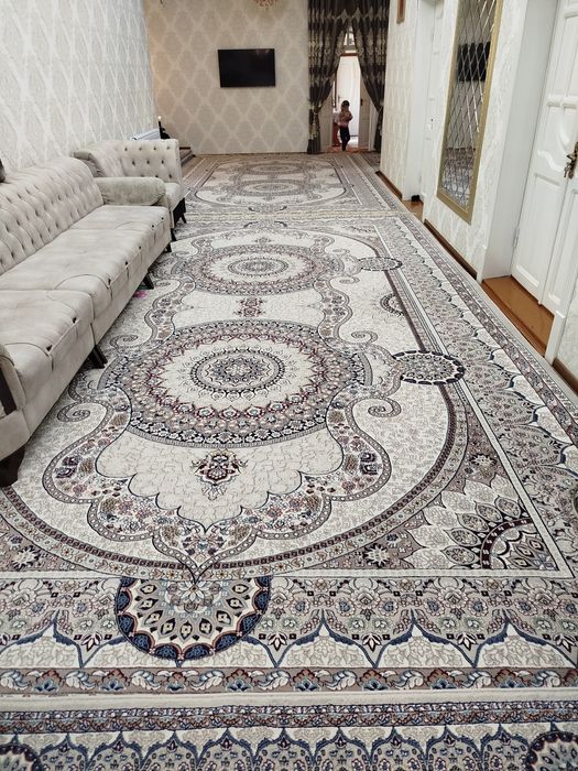 Yangi gilamlar sotiladi