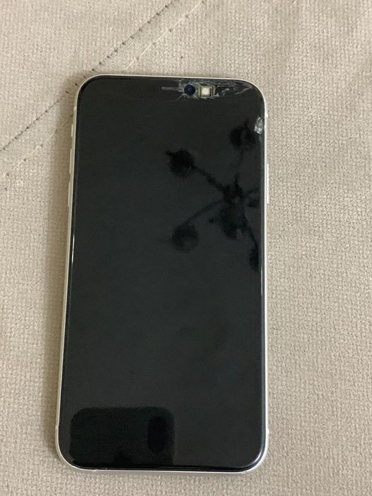 Iphone 11 белый.