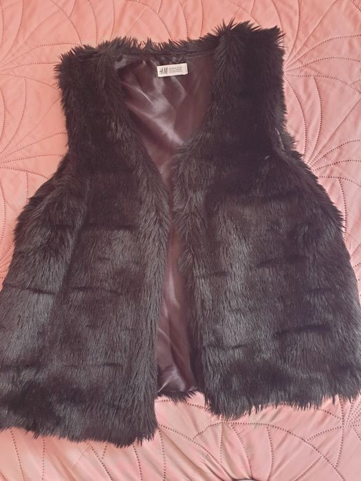 Бял и черен- Пухени Елеци