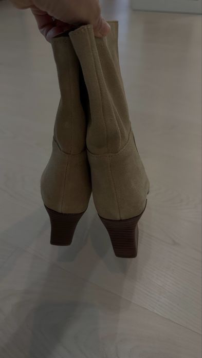 Продам замшевые сапоги Zara