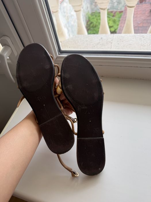 Кожаные сандалии ZARA
