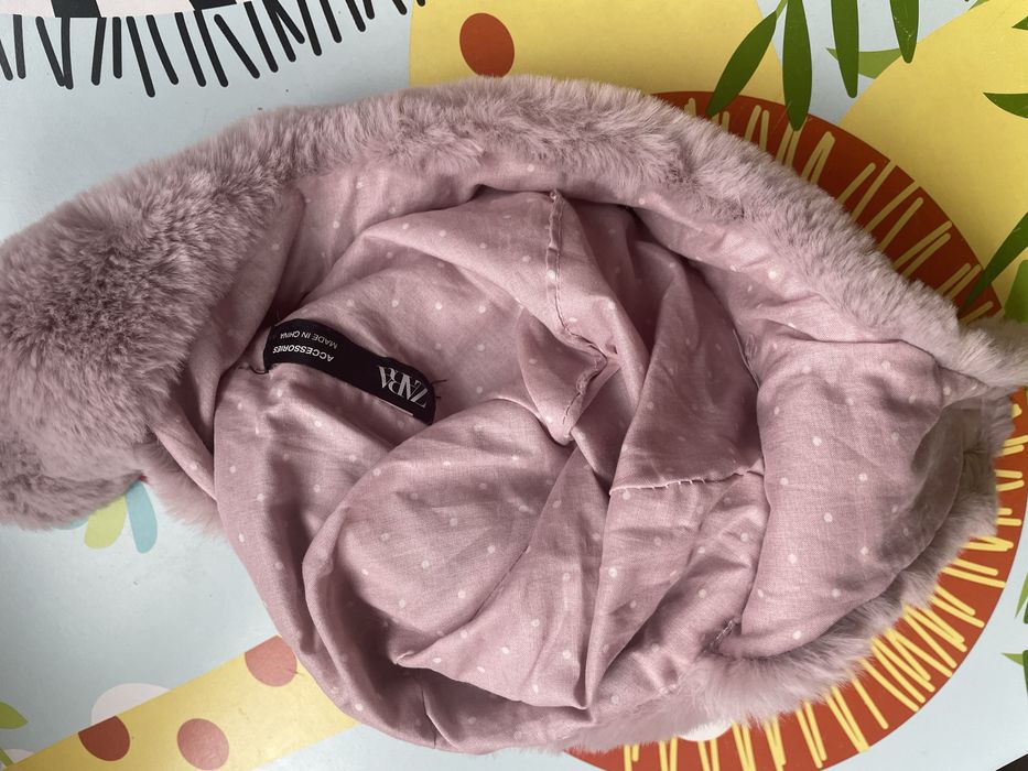 Шапка за 2,3 годишно zara