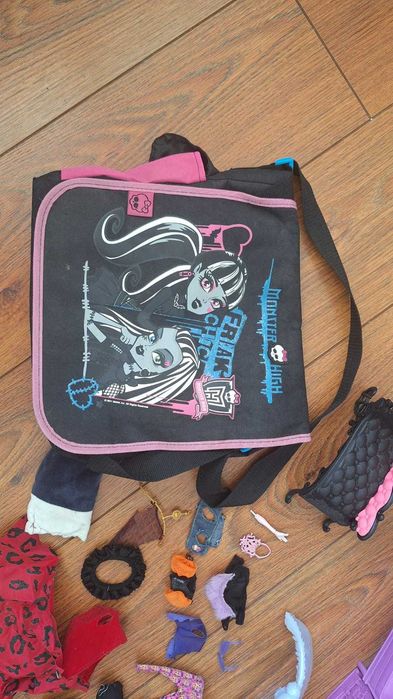 monster high school accesorii si ghiozdan retro