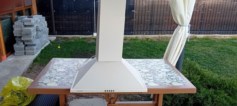 Hota Pyramis culoarea  unt bej deschis