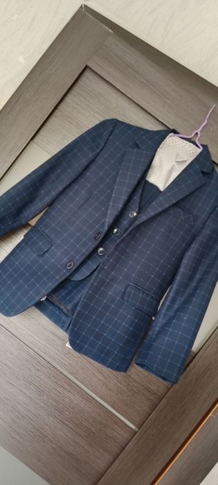 Продам костюм тройка 1 класс