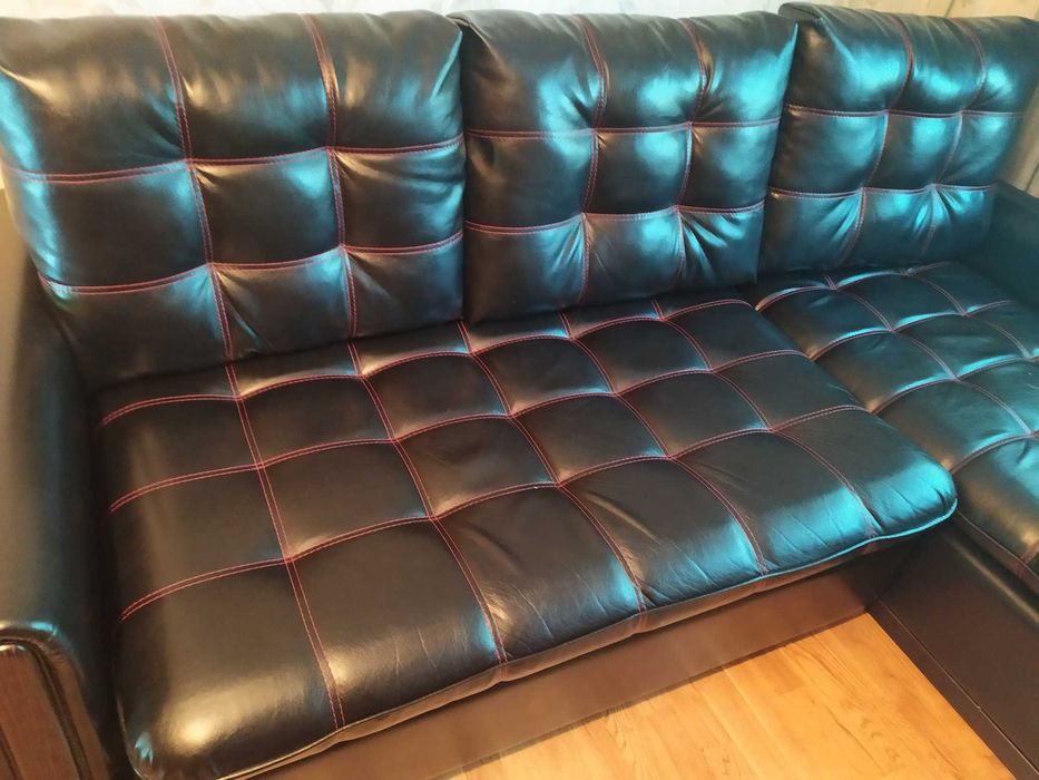 Продам кожаный диван угловой.