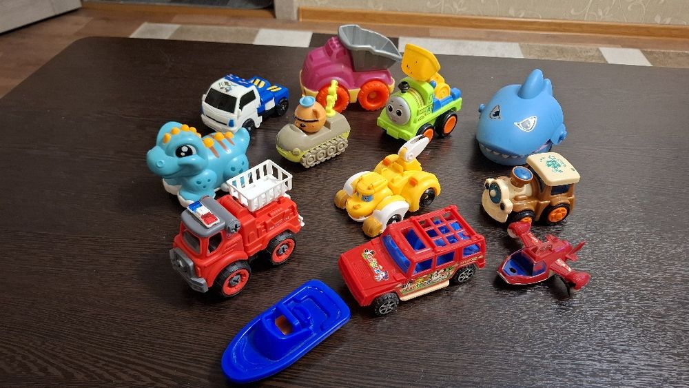 Продам игрушки для мальчика