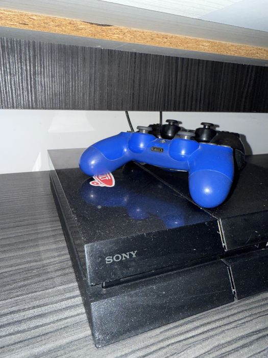 PlayStation 4,  cu 2 controllere