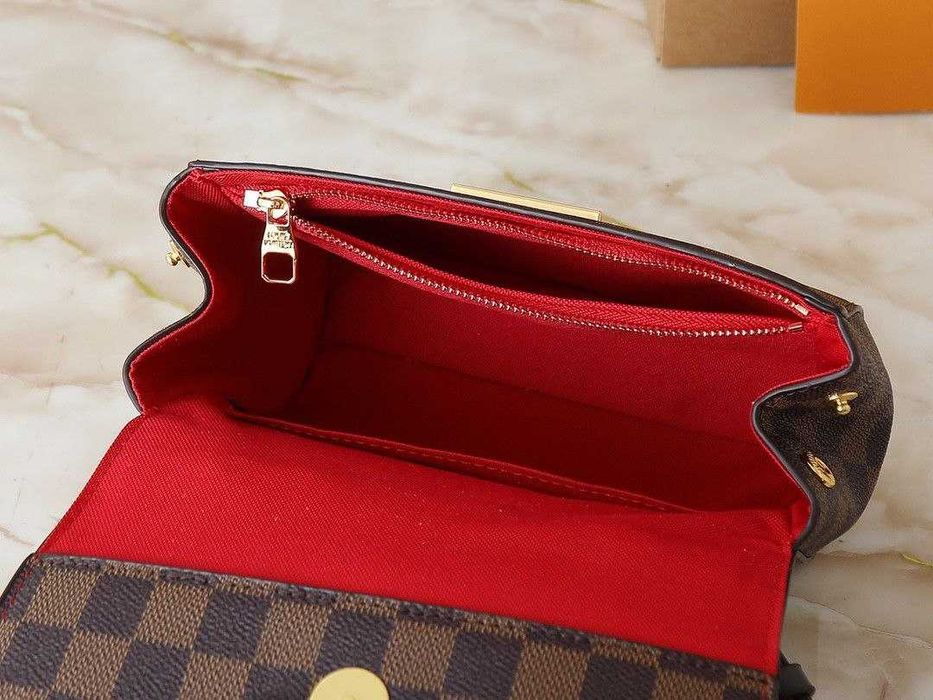 Дамска чанта Louise Vuitton