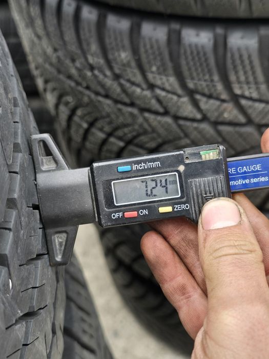 4 Броя Бусови Гуми 215/65/16C Michelin 2x7,2mm 2x5,8mm