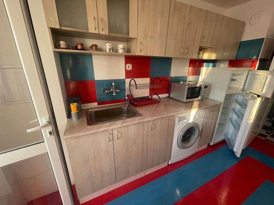 Дава се под наем Тристаен апартамент в Бургас, Лазур - 100 кв.м за 561 € - Снимка #2