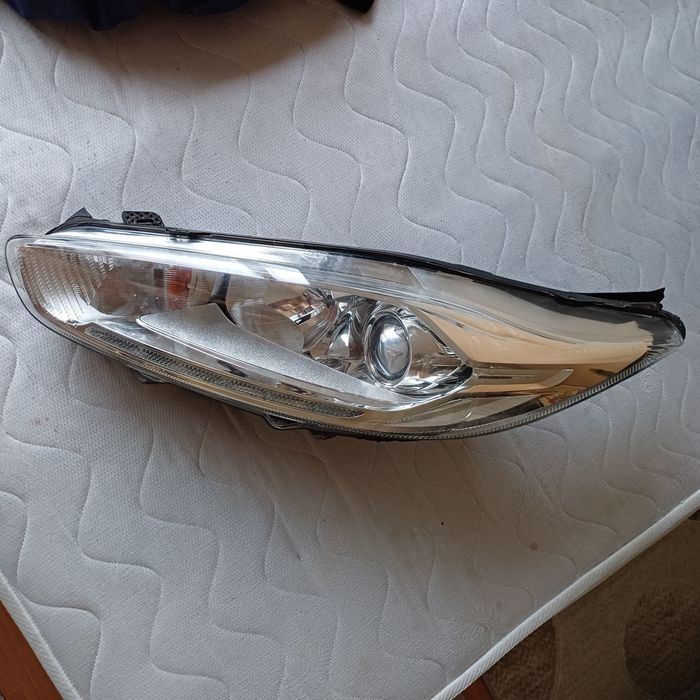 Ляв Фар за Форд Фиеса 2013 година