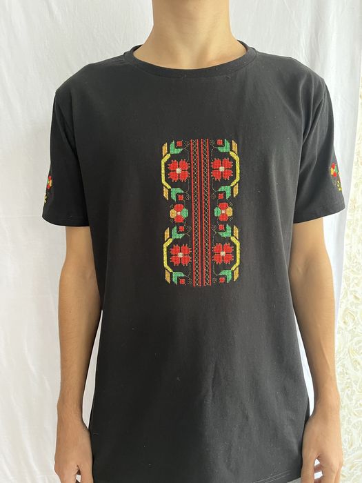 Тениски с шевица в бяло и черно