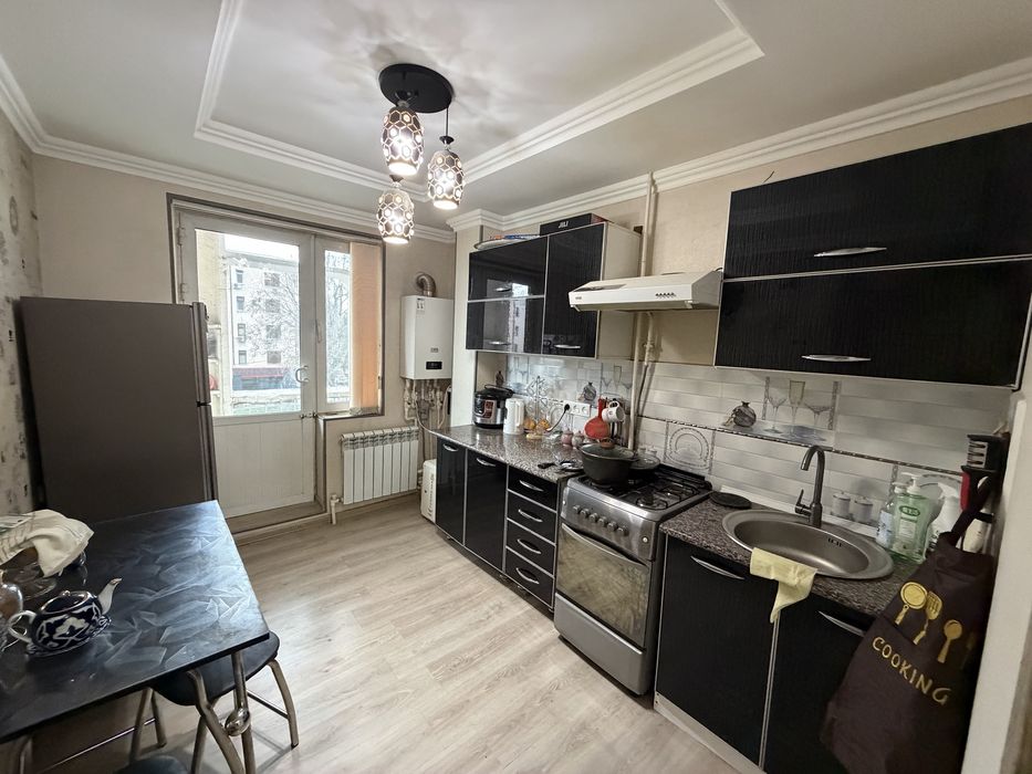 Сотилади 2хона вокзал 3 этаж 9 этажлик дом  6 метр балкон бор