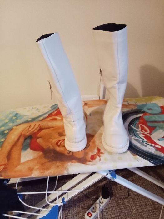 Продается женские сапоги