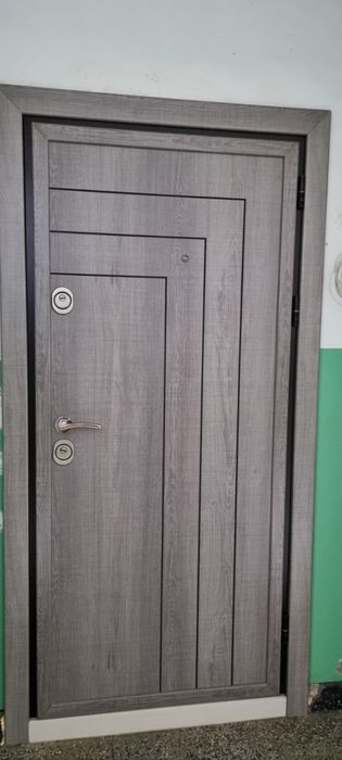 Дава се под наем Тристаен апартамент в Враца, Квартал 103 - 85 кв.м за 99450 € - Снимка #1