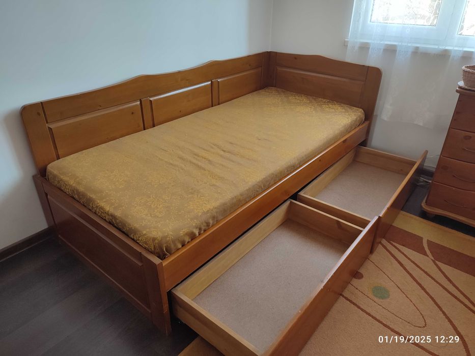 Легла от масивна дървесина - чам