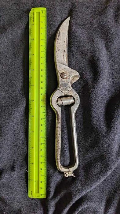 Foarfeca de bucatarie pentru taiat carne de  pasari