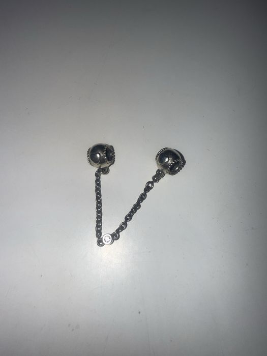 Pandora гривна оригинална със един талисман