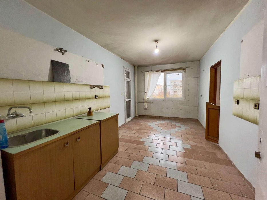 Тристаен апартамент в ж.к. Люлин 3