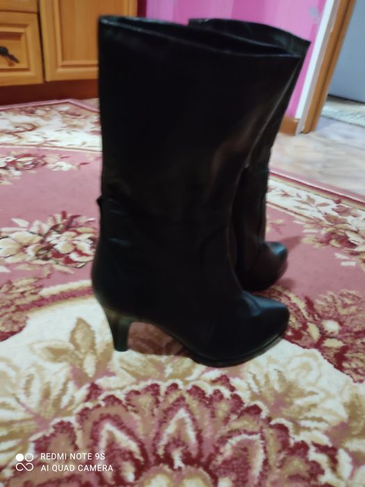Продам женские сапоги