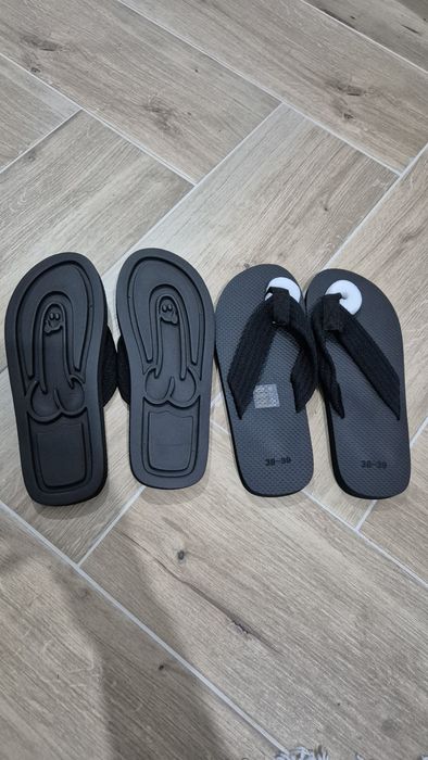 Șlapi cu talpa haioasă