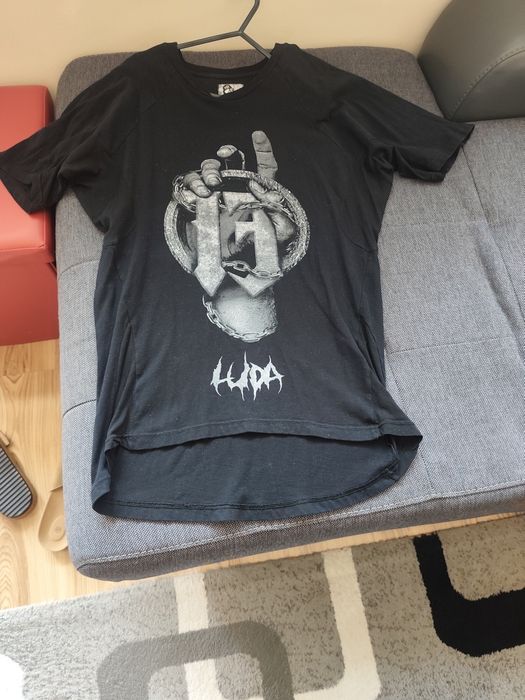 Тениска на LUDA  .Черна.