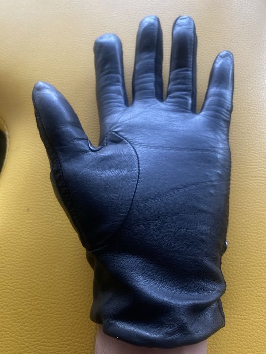 Кожаные перчатки