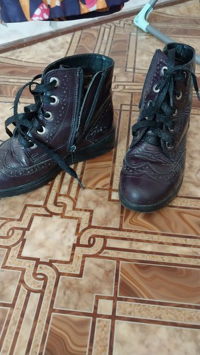 Ботинки на девочку демисизон 3000тг.
