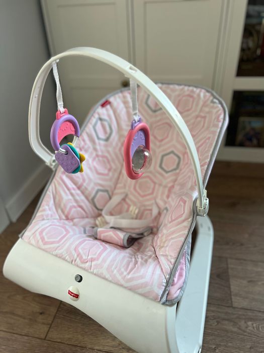 Вибриращ бебешки шезлонг Fisher price