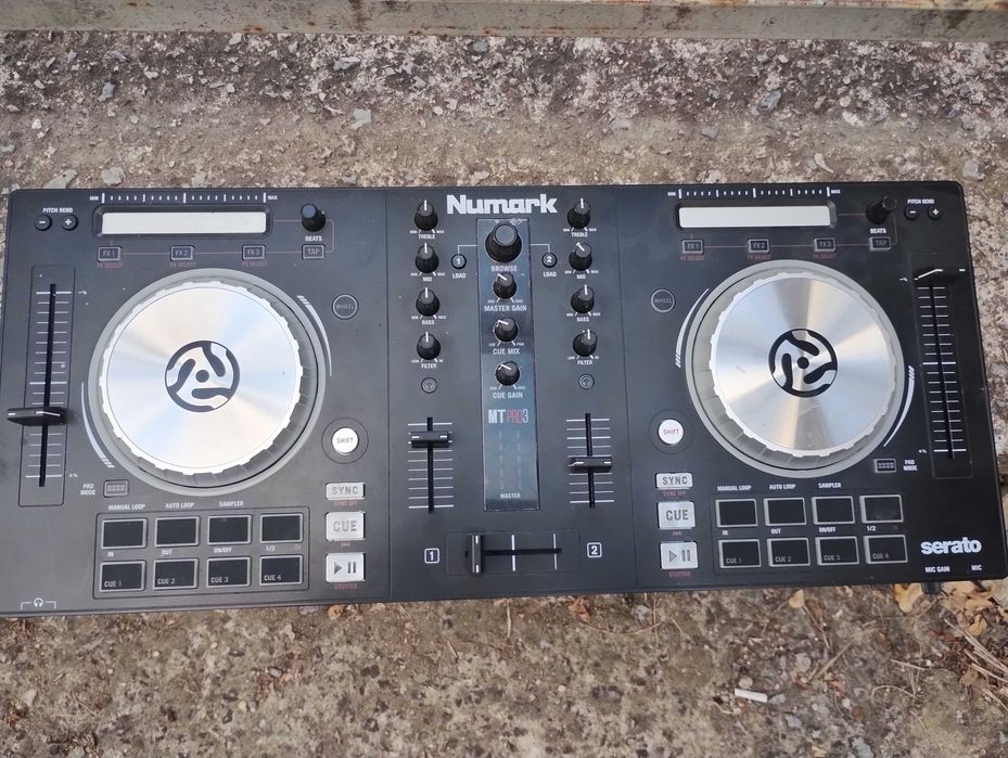 DJ mixser Numark pro 3  .Перфектна ДиДжейконзола