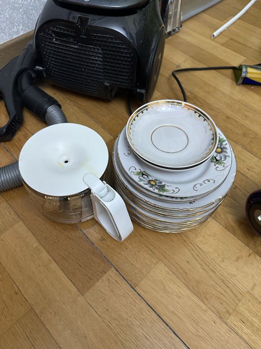 Посуда ,тарелки и рюмки