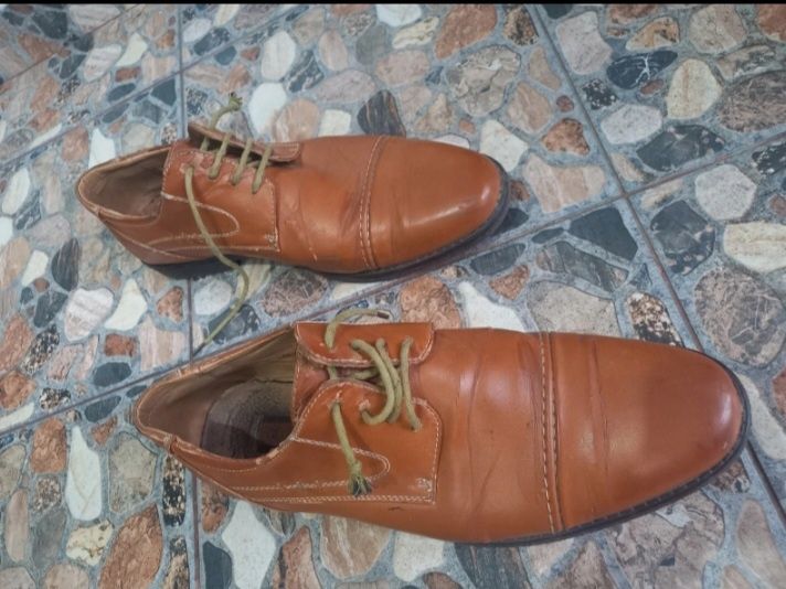 Pantofi barbati din piele marca Vapiano marimea 44 stare foarte buna.