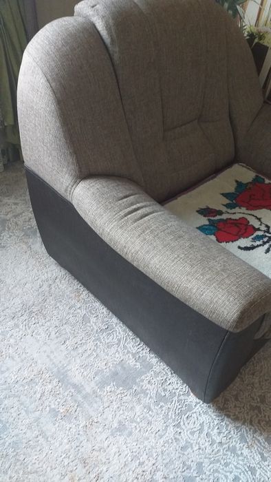 Диван с двумя креслами