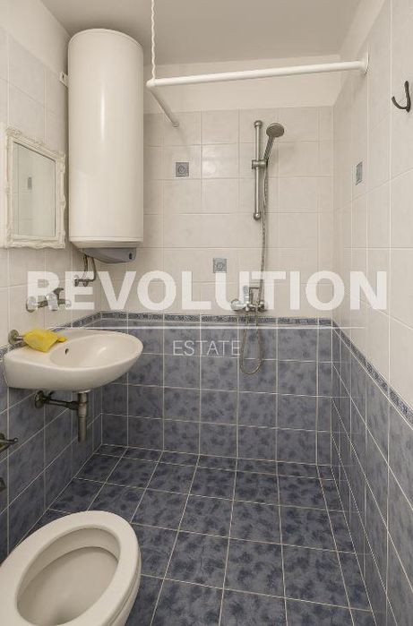 Дава се под наем Едностаен апартамент в Варна, Център - 30 кв.м за 300 € - Снимка #4