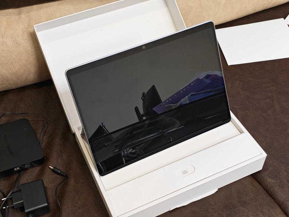 Surface Pro 11 Snapdragon X Plus - 100% батерия, 30 заряда
