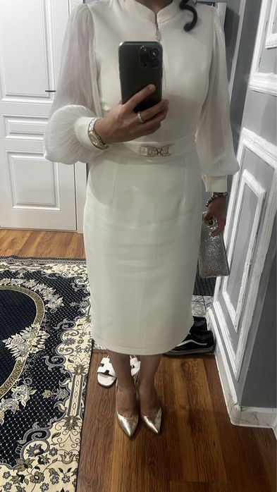 Продам белую платье