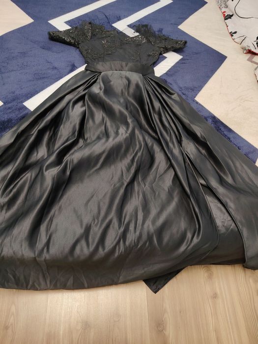 Rochie de seara și sandale