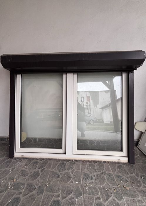 Fereastra PVC termopan cu dubla deschidere cu roleta
