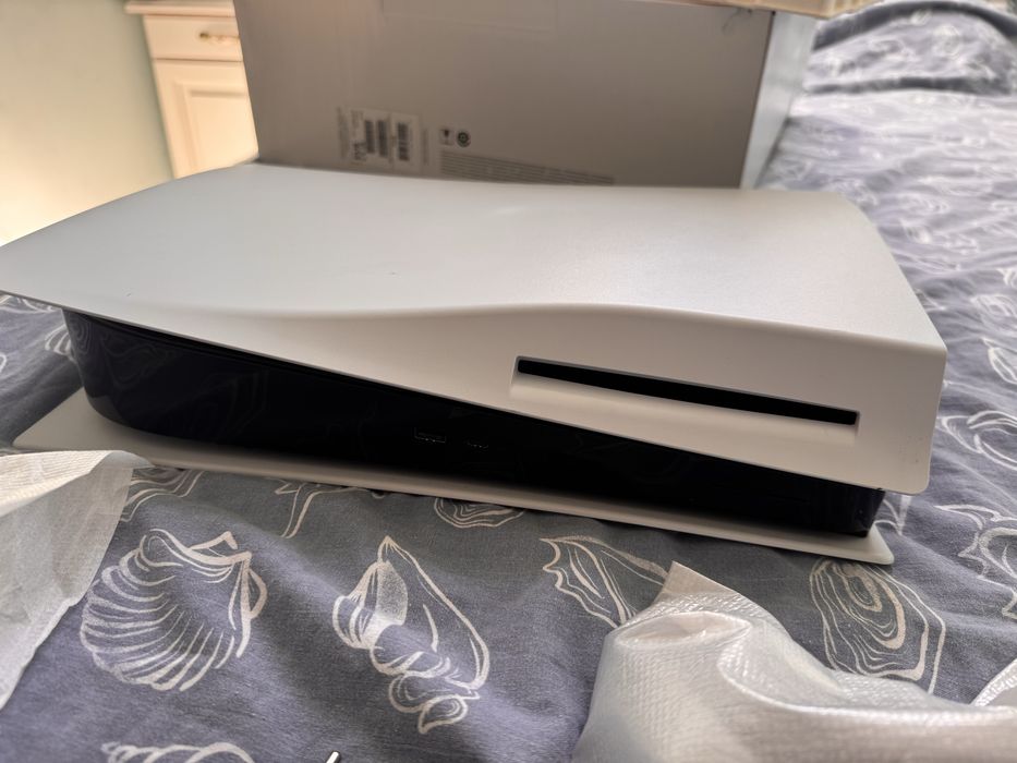 PS5 825GB Disk Version – ТОП състояние, пълен комплект, готова за игра