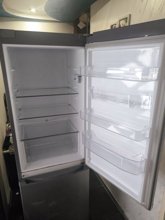 Хладилник с фризер