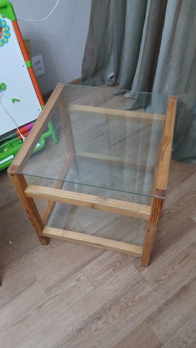 Продам столик стеклянный