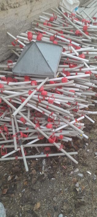 Поилки нипельные для куреи