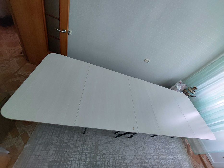 Раскладной стол для гостинной